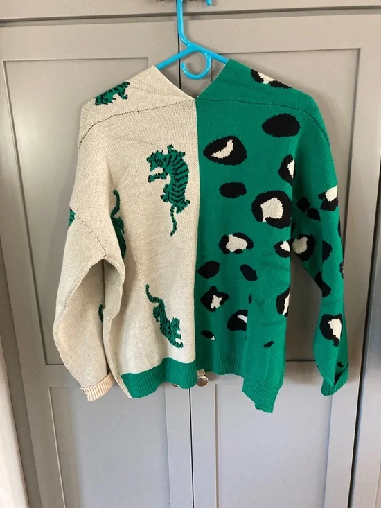 Derax Sweater Tiger Print NWT - Picture 5 of 8